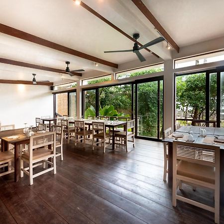 L'Osteria Luxe Beachfront B&B جنرال لونا المظهر الخارجي الصورة