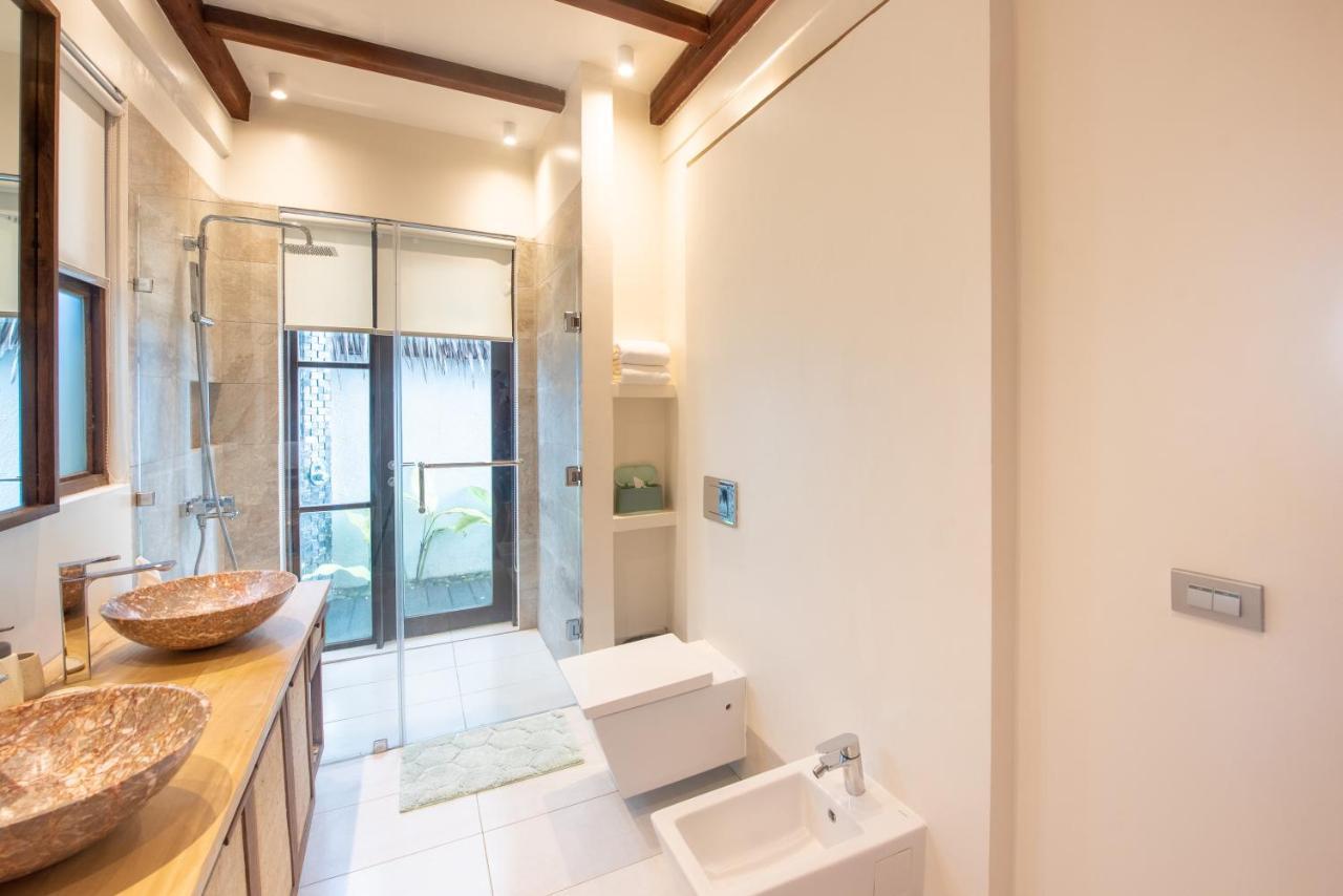 L'Osteria Luxe Beachfront B&B جنرال لونا المظهر الخارجي الصورة