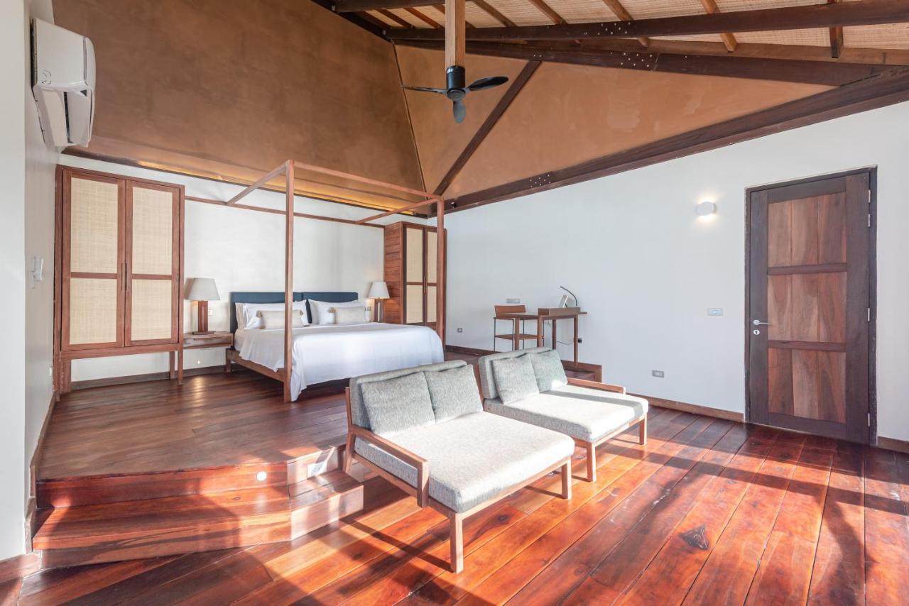 L'Osteria Luxe Beachfront B&B جنرال لونا المظهر الخارجي الصورة